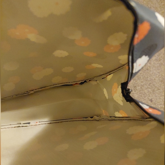 Travel Bag - Picture 4 of 6